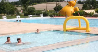 Outdoor public swimming pool of Montmoreau