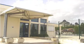 Outdoor public swimming pool of Chalais