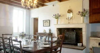 La salle Salle à manger du Logis de la Vaure - Chillac